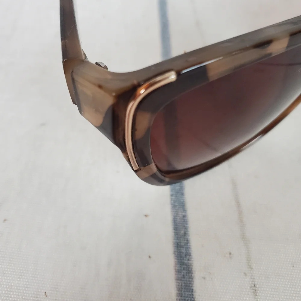 Kenneth Cole Reaction Brown Tortoise Shell Sunglasses - Picture 14 of 14